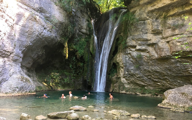 cascade_jeune_des_4_saisons cascade_jeune_des_4_saisons